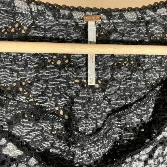 Free people floral eyelet peplum long sleeves top - Picture 3 of 4